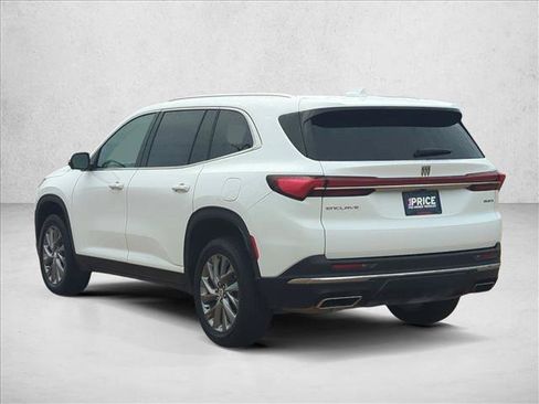 Used 2025 Buick Enclave Preferred FWD image 8