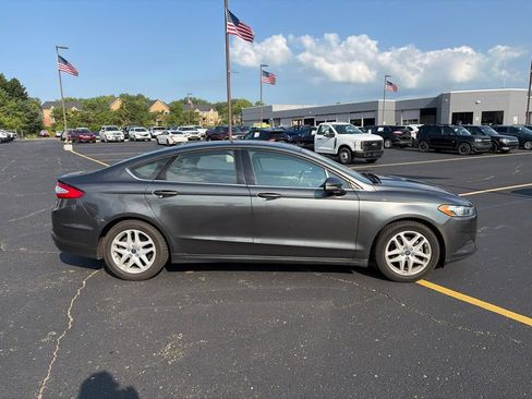 Used 2016 Ford Fusion SE FWD image 8