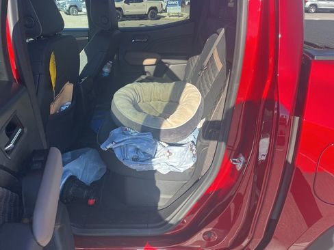 Used 2024 GMC Canyon Denali image 9