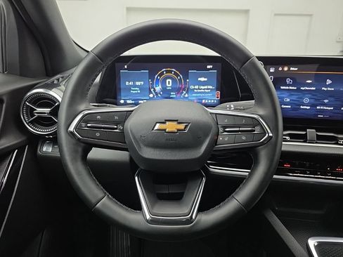 Used 2026 Chevrolet Equinox LT AWD/4WD image 24