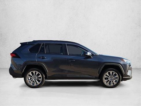 Used 2022 Toyota RAV4 XLE Premium FWD image 4