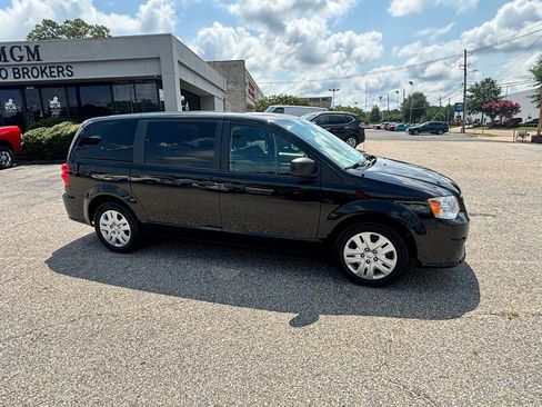 Used 2019 Dodge Grand Caravan SE FWD image 35
