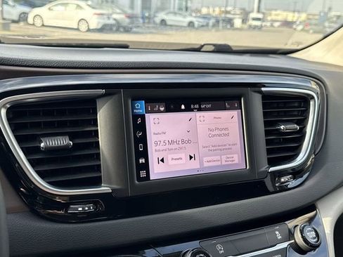 Used 2023 Chrysler Voyager LX image 18