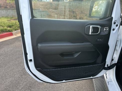 Used 2023 Jeep Wrangler Unlimited Sahara w/ Cold Weather Group image 11