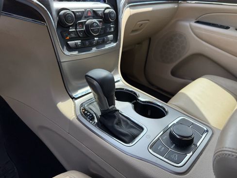 Used 2018 Jeep Grand Cherokee Limited AWD/4WD image 21