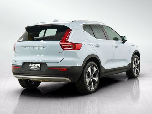 Used 2025 Volvo XC40 B5 Plus AWD/4WD image 5