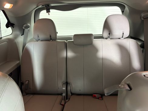 Used 2016 Toyota Sienna XLE w/ XLE Navigation Package FWD image 17