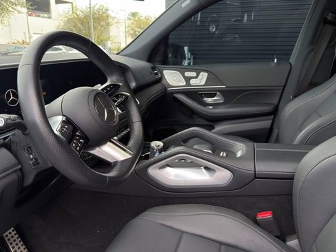 Used 2025 Mercedes-Benz GLS 450 4MATIC image 11