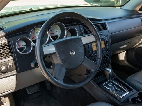 Used 2005 Dodge Magnum SE image 10