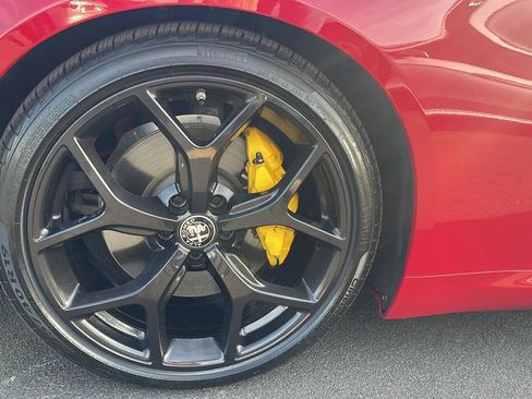 Used 2019 Alfa Romeo Giulia w/ Quick Order Package 22K Sport image 9