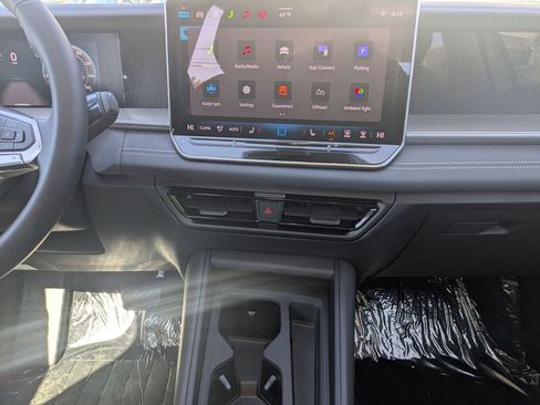 New 2026 Volkswagen Tiguan SE AWD/4WD image 31