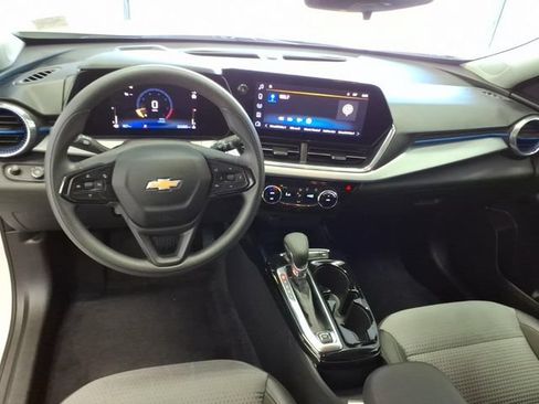 Used 2024 Chevrolet Trax LT FWD image 13