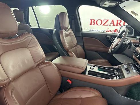 Certified 2025 Lincoln Aviator Reserve w/ Luxury Package image 16