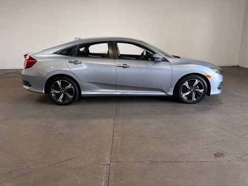 Used 2016 Honda Civic Touring image 2
