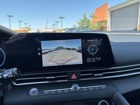 Used 2025 Hyundai Elantra SEL image 23