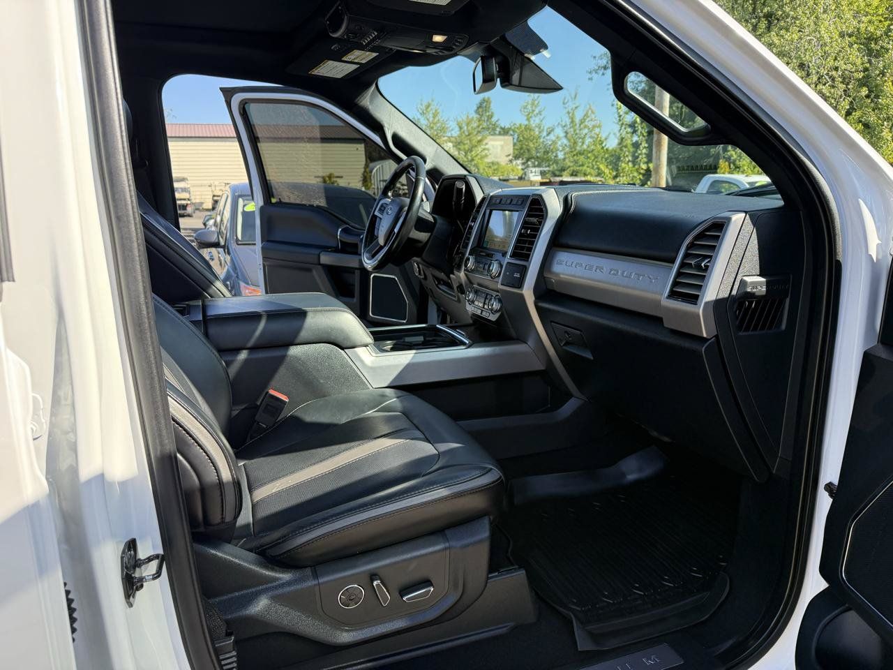 Used 2019 Ford F350 Platinum w/ Platinum Ultimate Package AWD/4WD image 26