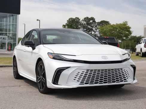 Used 2026 Toyota Camry XSE w/ Premium Plus Package image 7