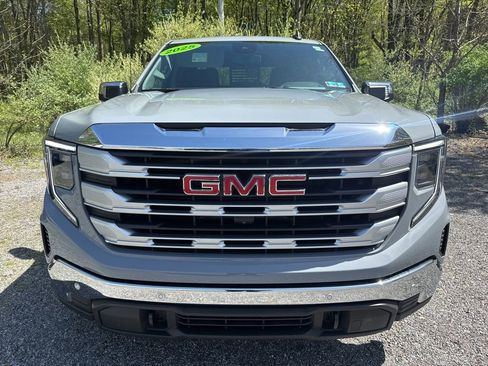 Used 2025 GMC Sierra 1500 SLE w/ Preferred Package AWD/4WD image 2
