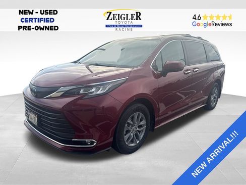 Used 2022 Toyota Sienna XLE FWD image 1