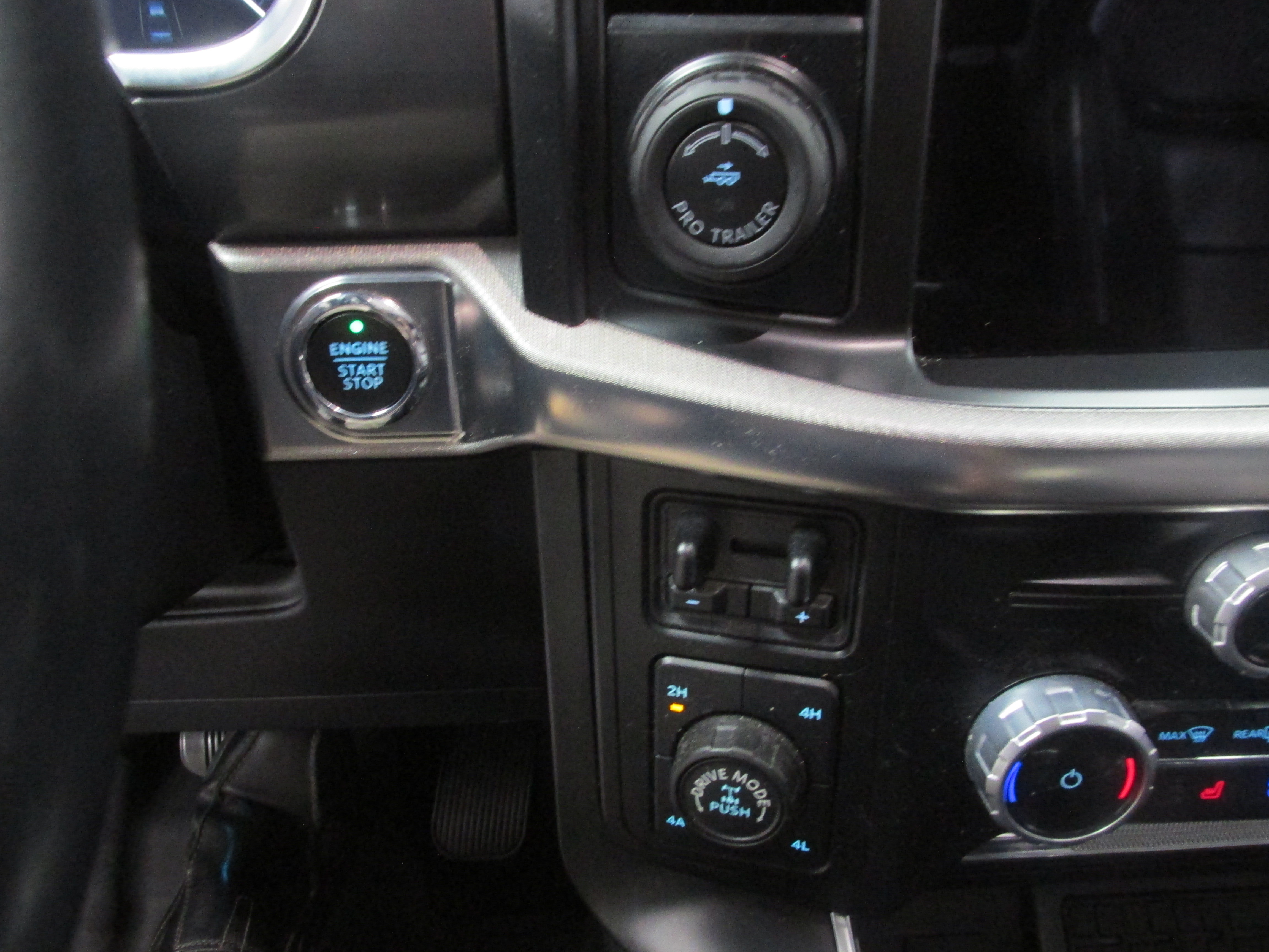 Used 2023 Ford F150 Raptor AWD/4WD image 32