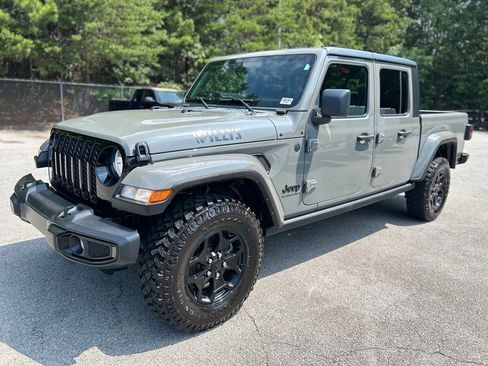 Used 2023 Jeep Gladiator Sport AWD/4WD image 3