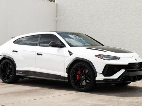 Used 2024 Lamborghini Urus Performante image 2