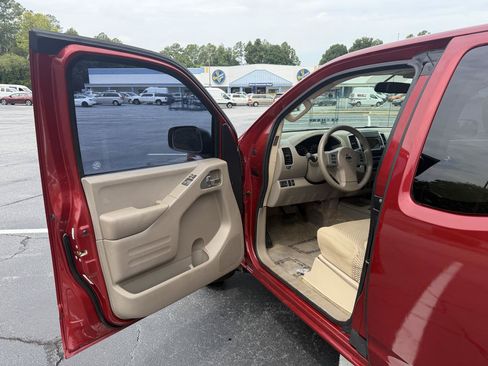 Used 2015 Nissan Frontier SV RWD image 10