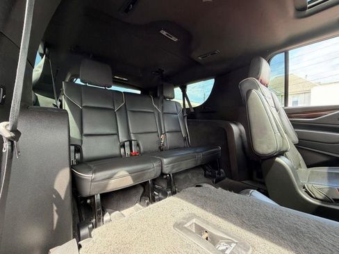 Used 2022 Cadillac Escalade ESV Premium Luxury AWD/4WD image 16