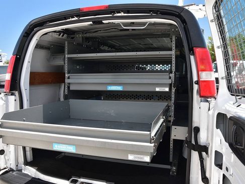 Used 2017 Chevrolet Express 2500 RWD image 11