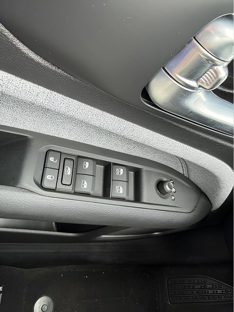 Used 2023 Jeep Compass Latitude w/ Convenience Group AWD/4WD image 29