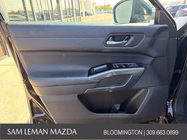 Used 2025 Nissan Pathfinder SL AWD/4WD image 18