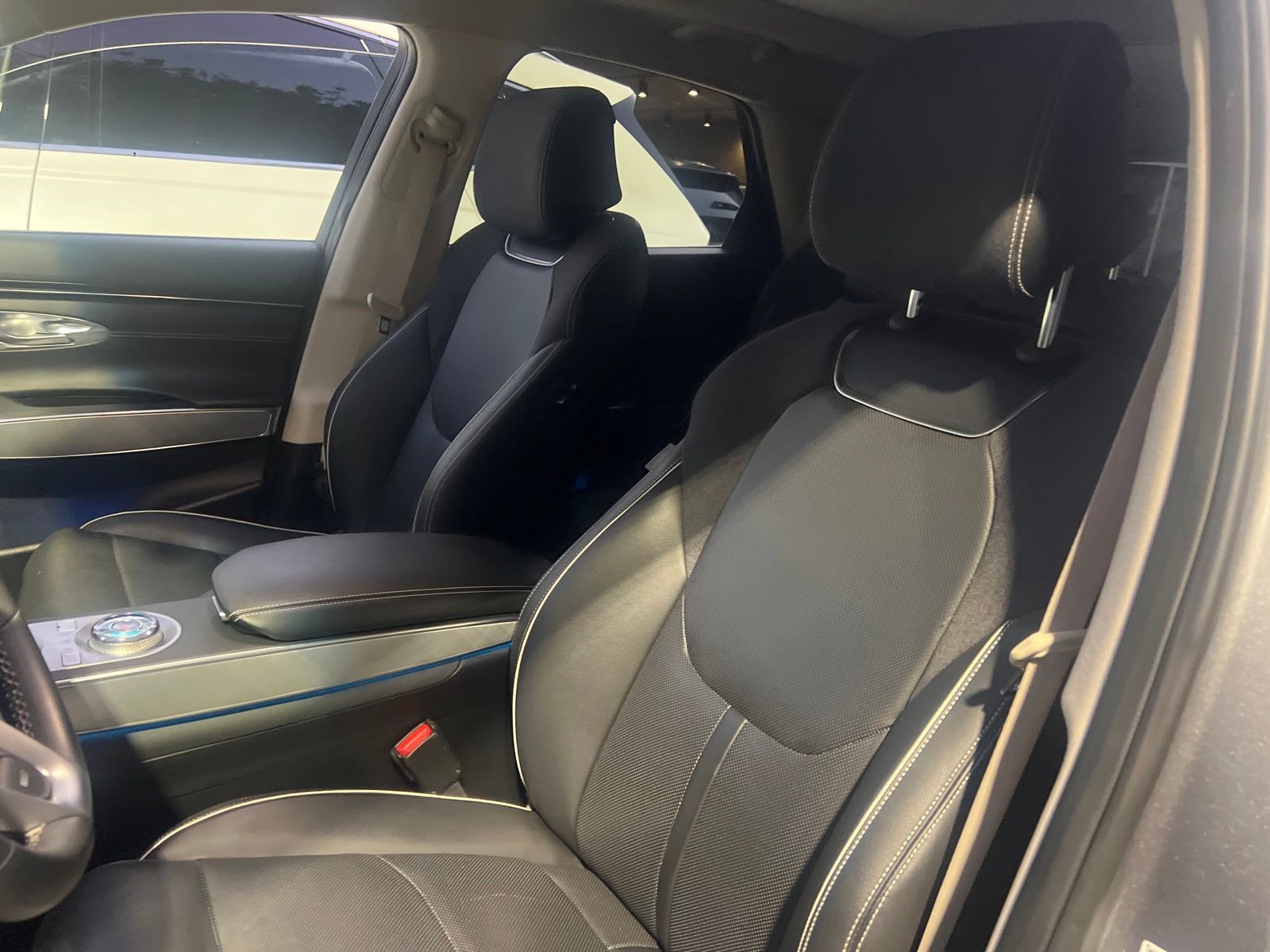 Used 2023 Genesis Electrified GV70 AWD/4WD image 26