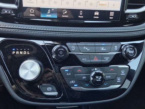 New 2026 Chrysler Pacifica Select image 20