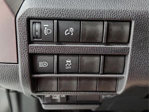 Certified 2025 Toyota Tacoma SR5 AWD/4WD image 12