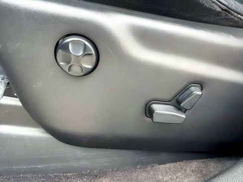 Used 2017 Jeep Grand Cherokee Limited AWD/4WD image 16