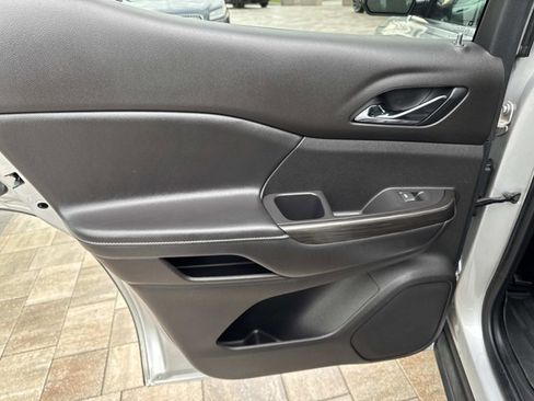 Used 2019 GMC Acadia SLT image 17