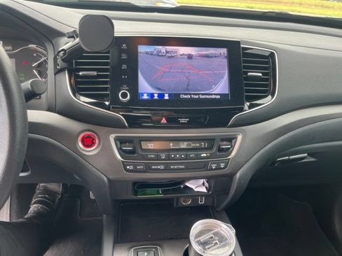 Used 2021 Honda Ridgeline Sport image 10