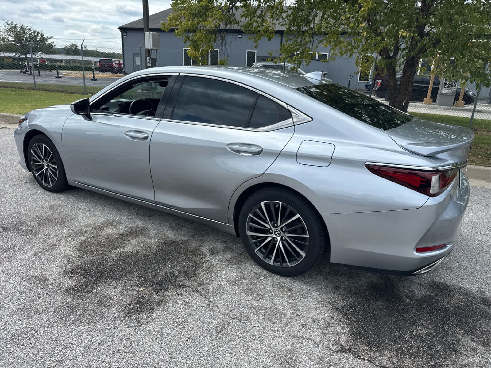 Used 2022 Lexus ES 350 w/ Premium Package FWD image 3
