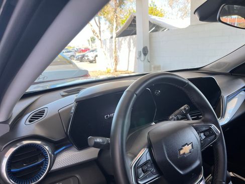 Used 2025 Chevrolet Trax LT w/ LT Convenience Package image 35