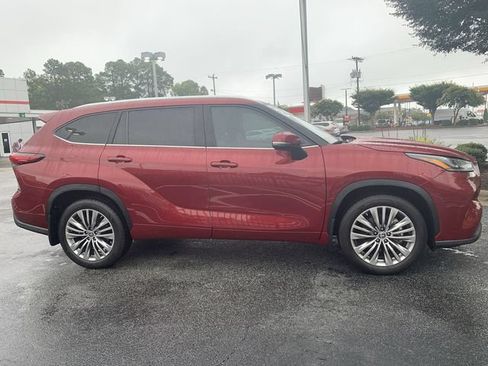 Used 2022 Toyota Highlander Platinum FWD image 9