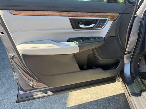 Used 2017 Honda CR-V Touring image 11