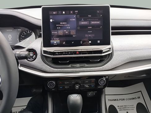 Used 2023 Jeep Compass Latitude w/ Convenience Group image 10