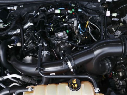 Used 2019 Ford F150 XLT image 7