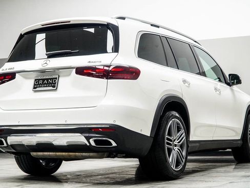 Used 2025 Mercedes-Benz GLS 450 4MATIC image 13