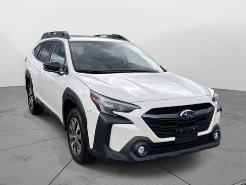 Used 2024 Subaru Outback Premium AWD/4WD image 1