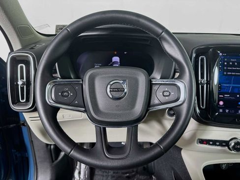 Used 2023 Volvo XC40 B5 Ultimate w/ Protection Package Premier image 11