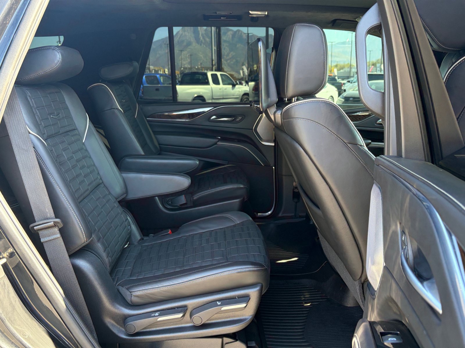 Used 2021 Cadillac Escalade Sport Platinum AWD/4WD image 27
