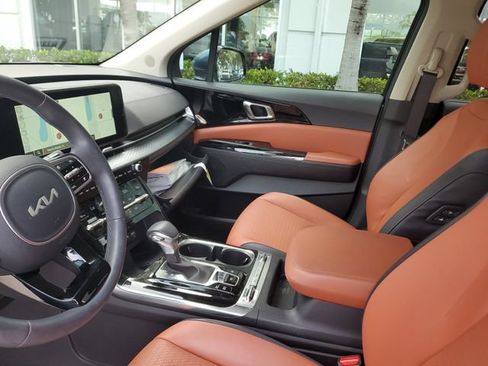 Certified 2024 Kia Carnival SX Prestige FWD image 23