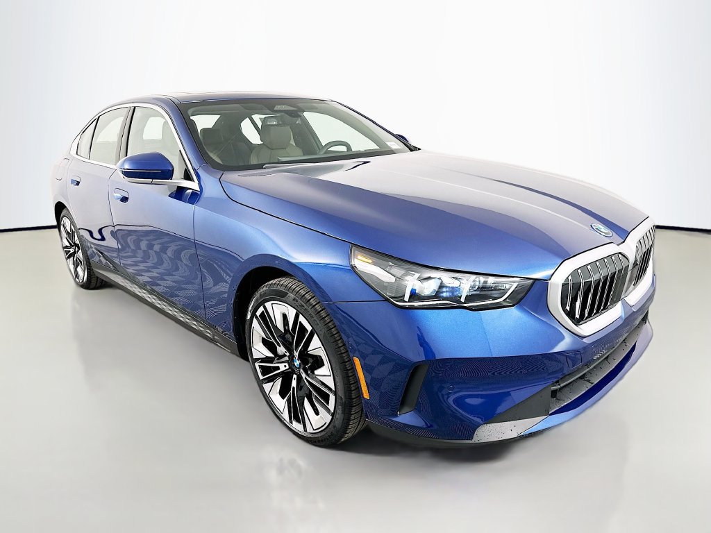 Used 2026 BMW i5 eDrive40 w/ Premium Package RWD image 3