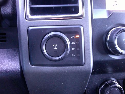 Certified 2019 Ford F150 Raptor w/ Equipment Group 801A Mid image 19